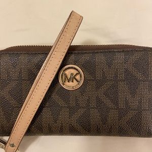 Michale Kors Logo Wristlet Wallet